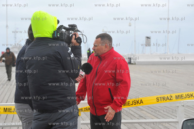Sopot. Zatoka Gdanska. Sztorm. Na zdjeciu Marcin Kulwas...