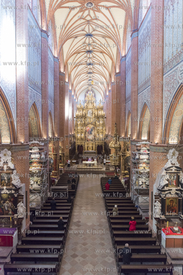 Pierwsza niedzielna msza swieta w Bazylice Katedralnej...