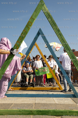 Sopot. Marsz dla zdrowia psychicznego i przejście...