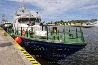 Uroczystosc nadania imienia i podniesienia bandery...