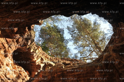 Grobowiec rodziny Gralathow na opuszczonym i zapomnianym...