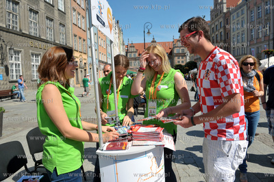 Ulice Dluga i Dlugi Targ w Gdansku dzien przed meczem...
