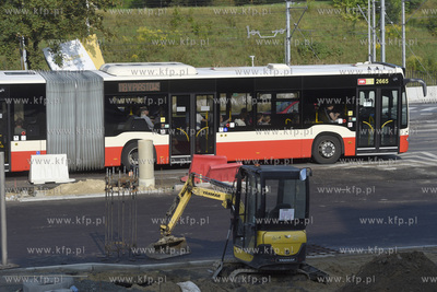 Budowa wiaduktu Biskupia Górka w Gdańsku. Głównym...