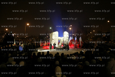 Gdynia Stocznia. Pomnik Ofiar Grudnia 1970. Obchody...