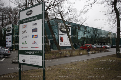 Sopot. Delikatesy Alma przy ul Sikorskiego.
25.03.2011
fot....