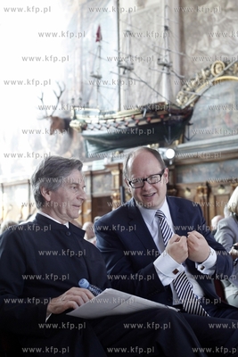 Gdansk. Dwor Artusa. Wyklad Guya Sormana i uroczystosc...