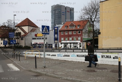 Reklamy przy ul. Partyzantów w Gdańsku.
14.04.2015
fot....