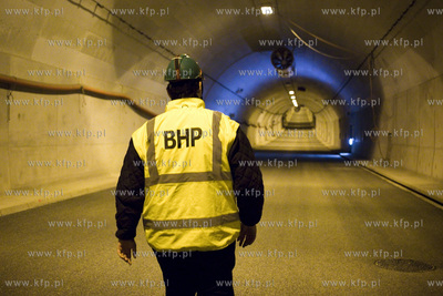 Konferencja prasowa i przejazd zabytkowym autobusem...