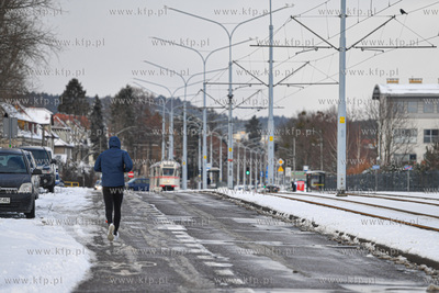 Biegarz zimą na Wita Stwosza. 31.01.2021 fot. Paweł...