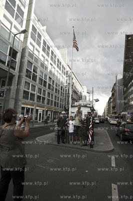 Berlin stolica Niemiec. Nz. Slynne byle przejscie graniczne...