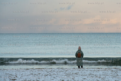 Zimowa krajobraz na plaży w Jelitkowie. 3.12.2021...