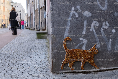 Gdańsk. Bursztynowy kot przy na rogu ulic: Koziej...