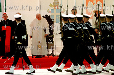 Powitanie Jana Pawla II na lotnisku w Rebiechowie 5.06.1999...