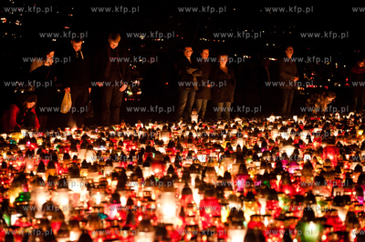 Gdansk. Cmentarz Srebrzysko. Swieto Wszystkich Swietych.
01.11.2011
fot....