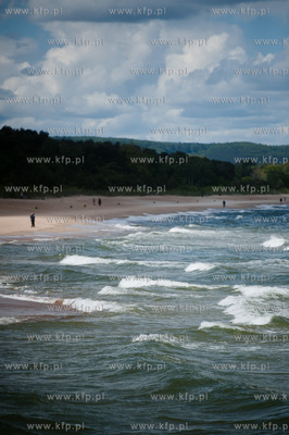 Gdansk. Plaza w Brzeznie. Silny wiatr i niskie temperatury...