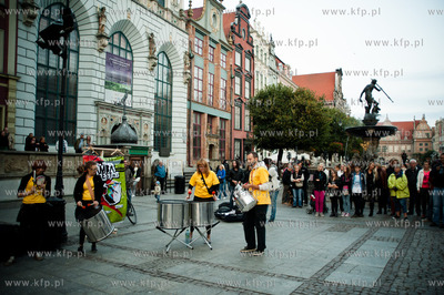 Gdansk. Dlugi Targ. Sama Street Shows oraz Flash Mob...