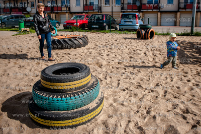 Gdansk. Ujescisko. Nowo powstaly Ekologiczny plac zabaw...