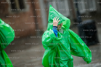 Gdańsk. Długi Targ. Intensywne opady deszczu i silne...