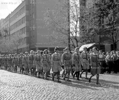 Defilada harcerzy z okazji odsloniecie Pomnika Harcerzom...