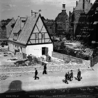 Remont placu pomiędzy kościołem św. Katarzyny a...