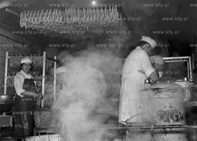 Linia produkcyjna garmażerii przy ulicy Szerokiej...