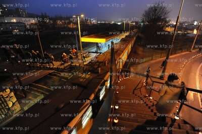 Przystanek Gdynia Stocznia. Obchody 38 rocznicy wydarzen...