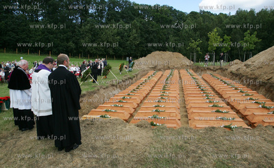 Szczecin/Glinna/zachodniopomorskie. Na cmentarzu wojennym...