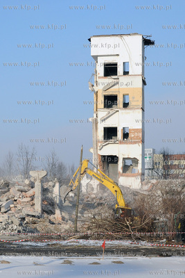 Gdynia. Rozbiorka magazynu portowego pomiedzy ulicami...