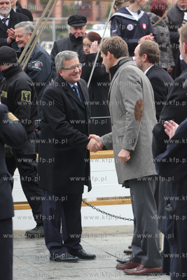 Gdansk. Nabrzeze przy Targu Rybnym. Prezentacja zaglowca...