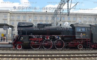 Przejazd pociagiem specjalnym, ciagnietym przez parowoz...