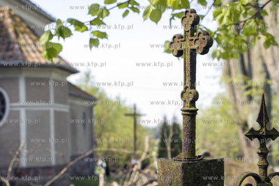 Kosciol pw. sw. Andrzeja Apostola w Wapniku na Warmii....
