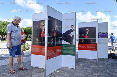 Sopot. Skwer Kuracyjny k. Molo. Wystawa fotografii...