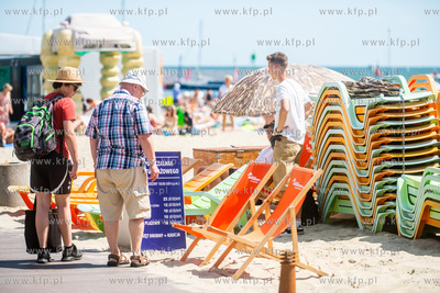 Upalna sobota na plaży miejskiej w Gdyni 15.07.2023...