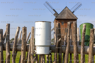 Wiatrak typu paltrak, wybudowany w 1903 roku stojący...