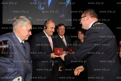 20 lat gdanskiej samorzadnosci. Uroczystosc w Teatrze...