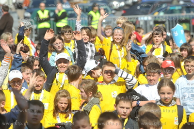 W Gdansku na Targu Weglowym ponad 400 dzieci z wzielo...