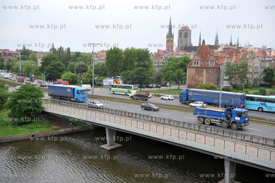 Widok z hotelu Qubus na wyspie Spichrzow na most nad...