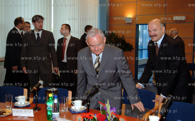 Wizyta premiera Leszka Millera w firmie Grupa Lotos...