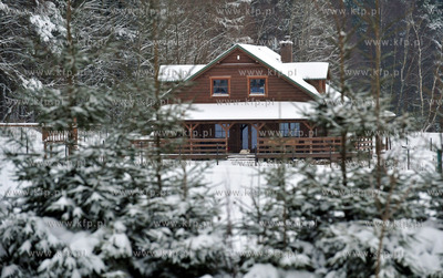 Dom w Sulminie na Kaszubach w zimowej szacie. 11.01.2010...