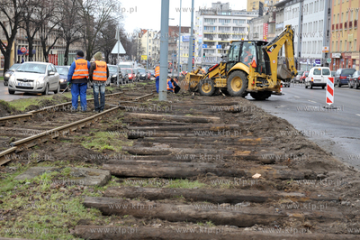 Rozbiorka starego torowiska tramwajowego na al. Grunwaldzkiej...