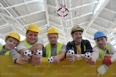 Uroczystosc zawieszenia wiechy nad nowo budowanym terminalem...