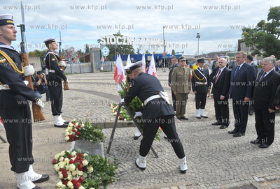 Prezydent Bronislaw Komorowski zlozyl z okazji 31....