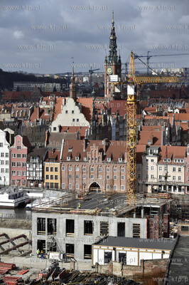 Gdańsk. Widok na Wyspę Spichrzów i budowę DEO PLAZA....