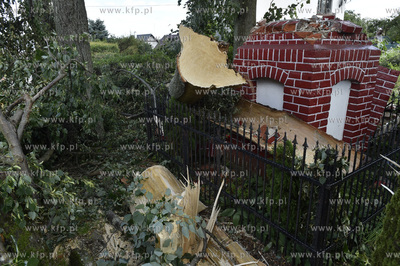 Skutki wichury na Pomorzu. Raduń na Kaszubach, gmina...