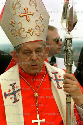 prymas Polski kardynal Jozef Glemp 03.09.2000 fot....