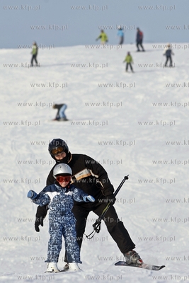 Stok narciarski w Trzepowie w okolicach Przywidza.
28.01.2012
fot....