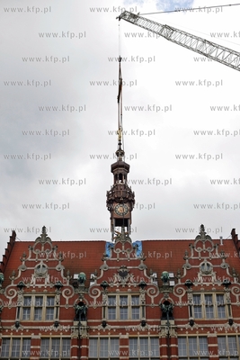 Politechnika Gdanska. Montaz odbudowanej po 67 latach...