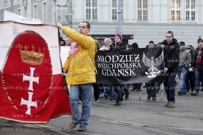 Dzien Pamieci Zolnierzy Wykletych. Nz. Przemarsz ulicami...