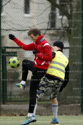 Gdansk Zaspa. Pilkarski turniej dzikich druzyn Do przerwy...