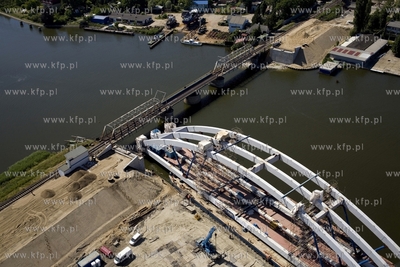 Gdańsk. Budowa mostu kolejowego na Martwej Wiśle.
03.07.2015
fot....
